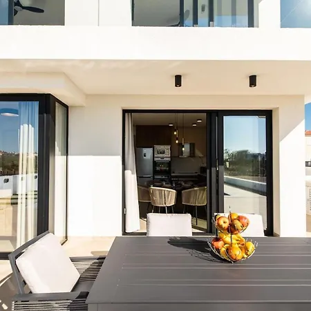 Stunning 3br Villa/pool,2'walk From Trinity Beach! باراليمني