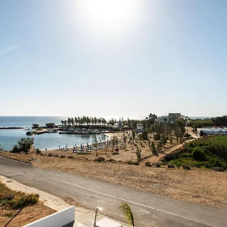 Stunning 3br Villa/pool,2'walk From Trinity Beach! *
