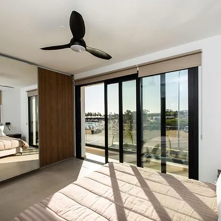 Stunning 3br Villa/pool,2'walk From Trinity Beach! فيلة *