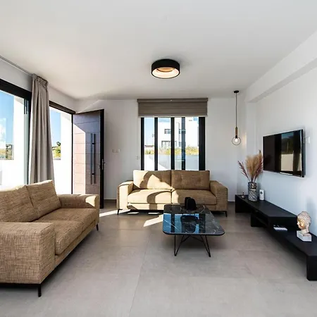Stunning 3br Villa/pool,2'walk From Trinity Beach! * باراليمني