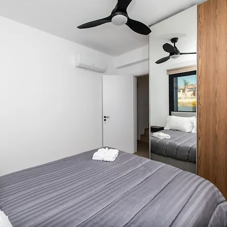 Villa Stunning 3br Villa/pool,2'walk From Trinity Beach!