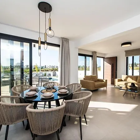 Villa Stunning 3br Villa/pool,2'walk From Trinity Beach! *