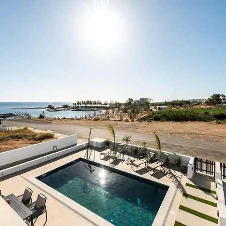 Stunning 3br Villa/pool,2'walk From Trinity Beach!