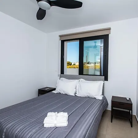 Villa Stunning 3br Villa/pool,2'walk From Trinity Beach!