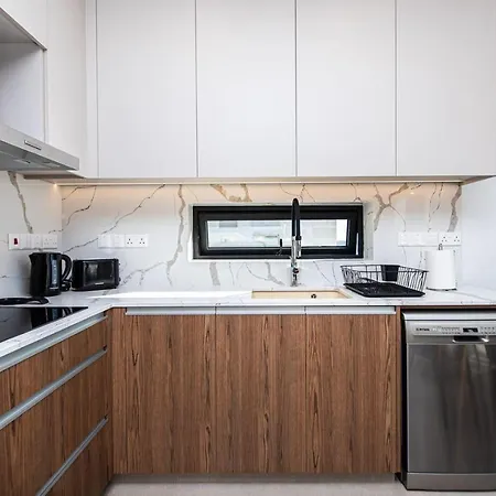 Villa Stunning 3br Villa/pool,2'walk From Trinity Beach!